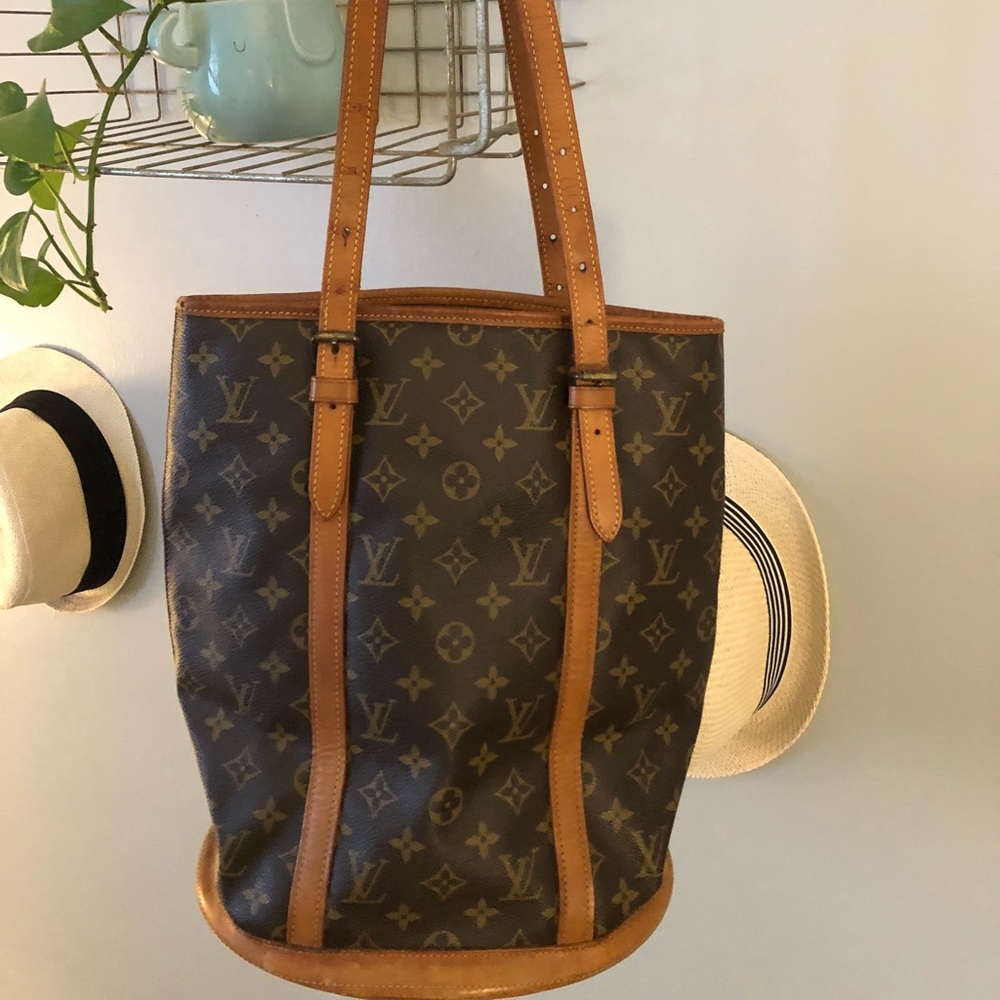 Louis Vuitton GM bucket tote